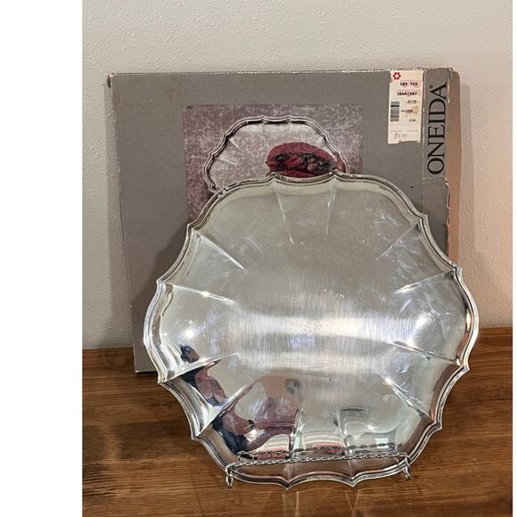 Oneida Chippendale Silverplate Sandwich Tray 11” w/ Box Vintage Serving Platter - Picture 2 of 8